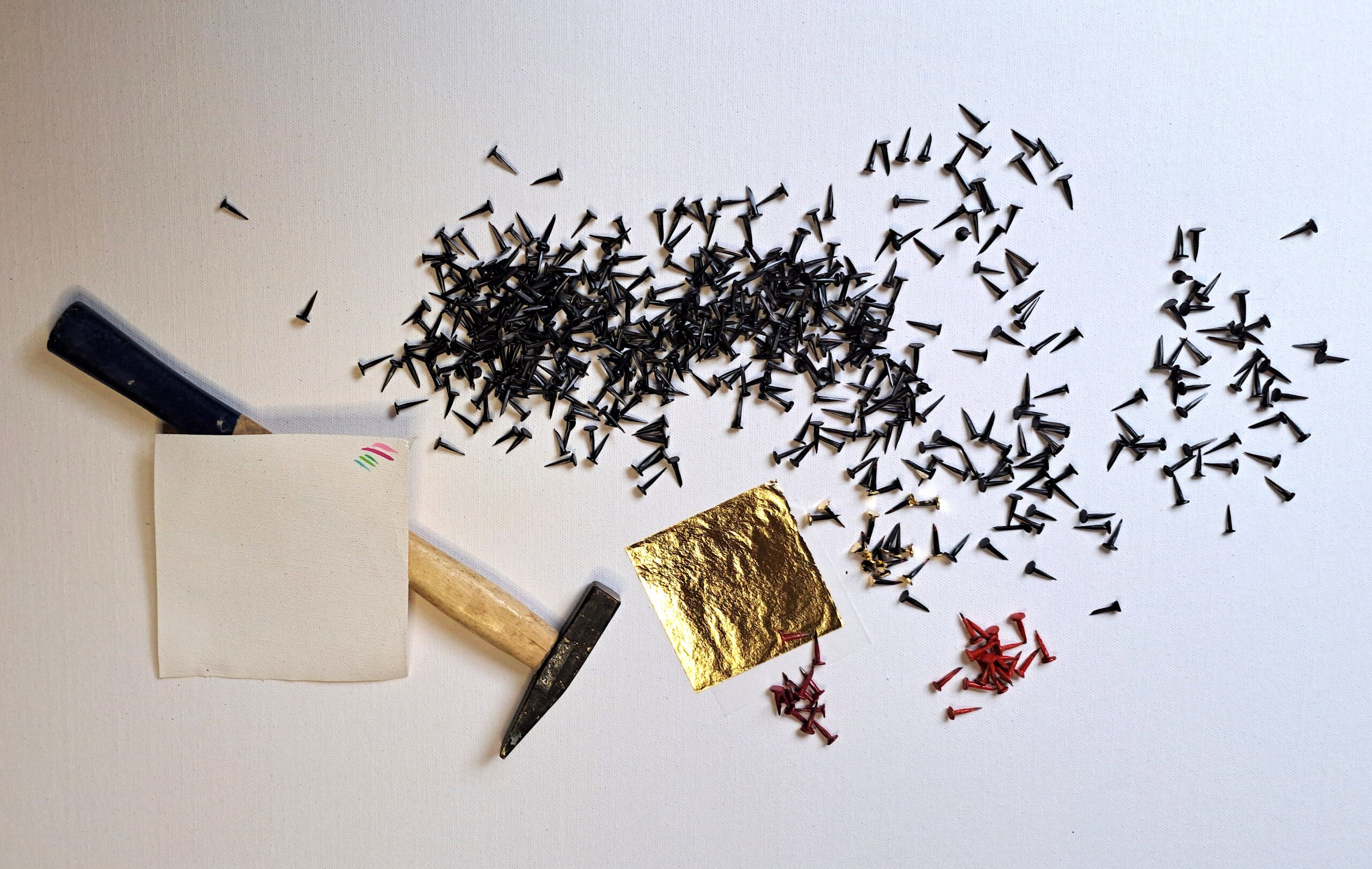 Hammer with colored nails and cold gilding in pure 24 carat gold Al Georg